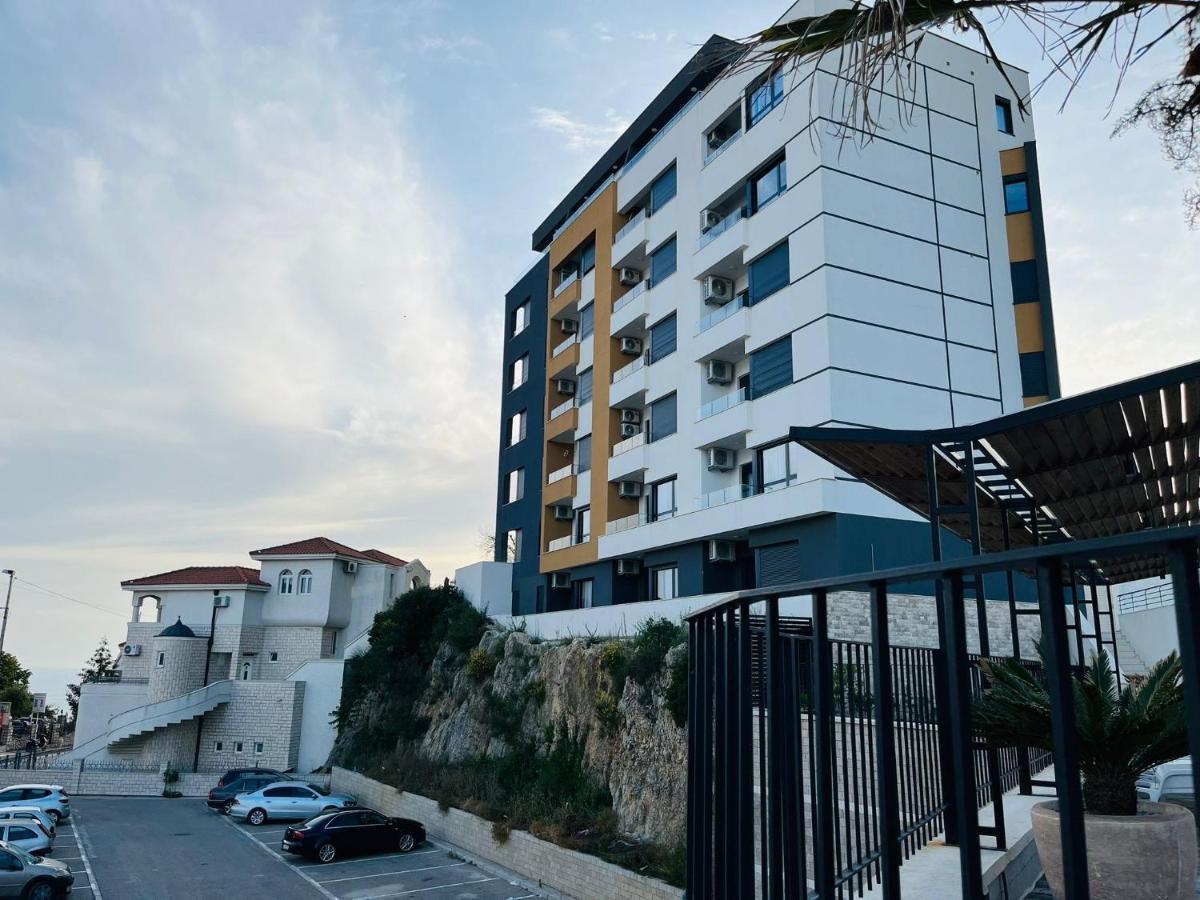 Art'S Apartment Mit Pool Ulcinj Pinjes Εξωτερικό φωτογραφία