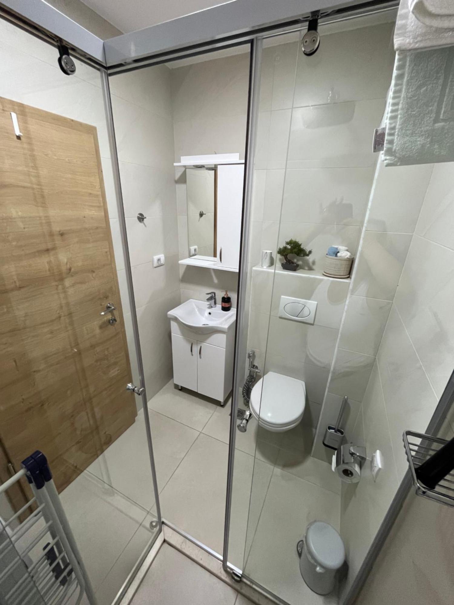 Art'S Apartment Mit Pool Ulcinj Pinjes Εξωτερικό φωτογραφία